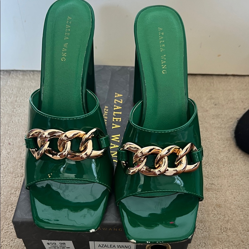 Green Chain Detail Women's Shoes